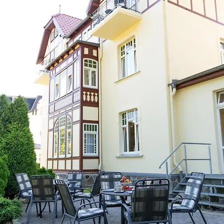 Hotel Am Haus 1 4 *