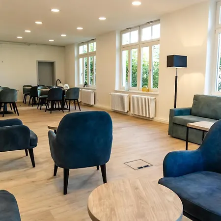 Am Haus 1 4 *